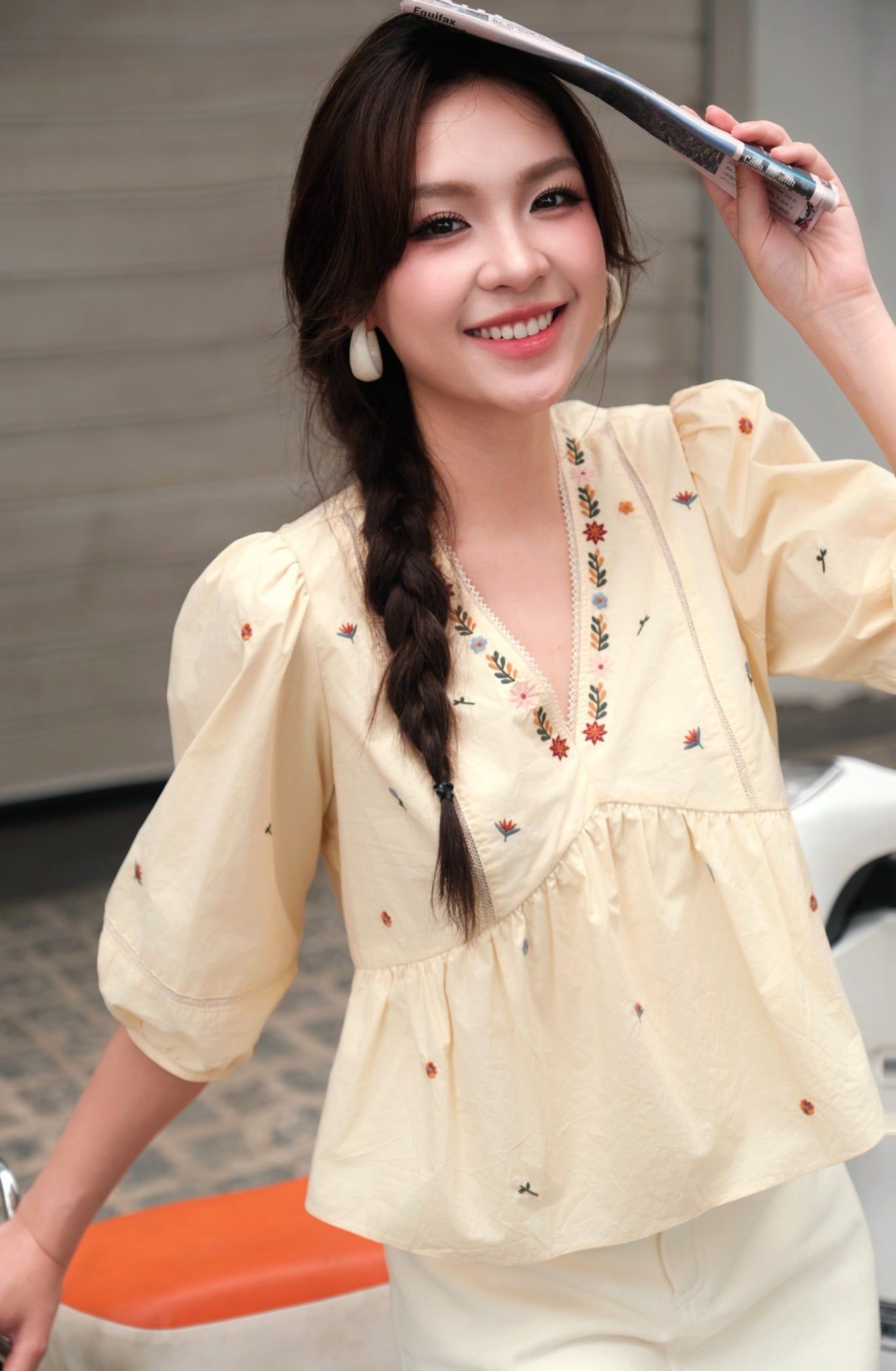 Áo peplum thô vàng kem thêu hoa cổ