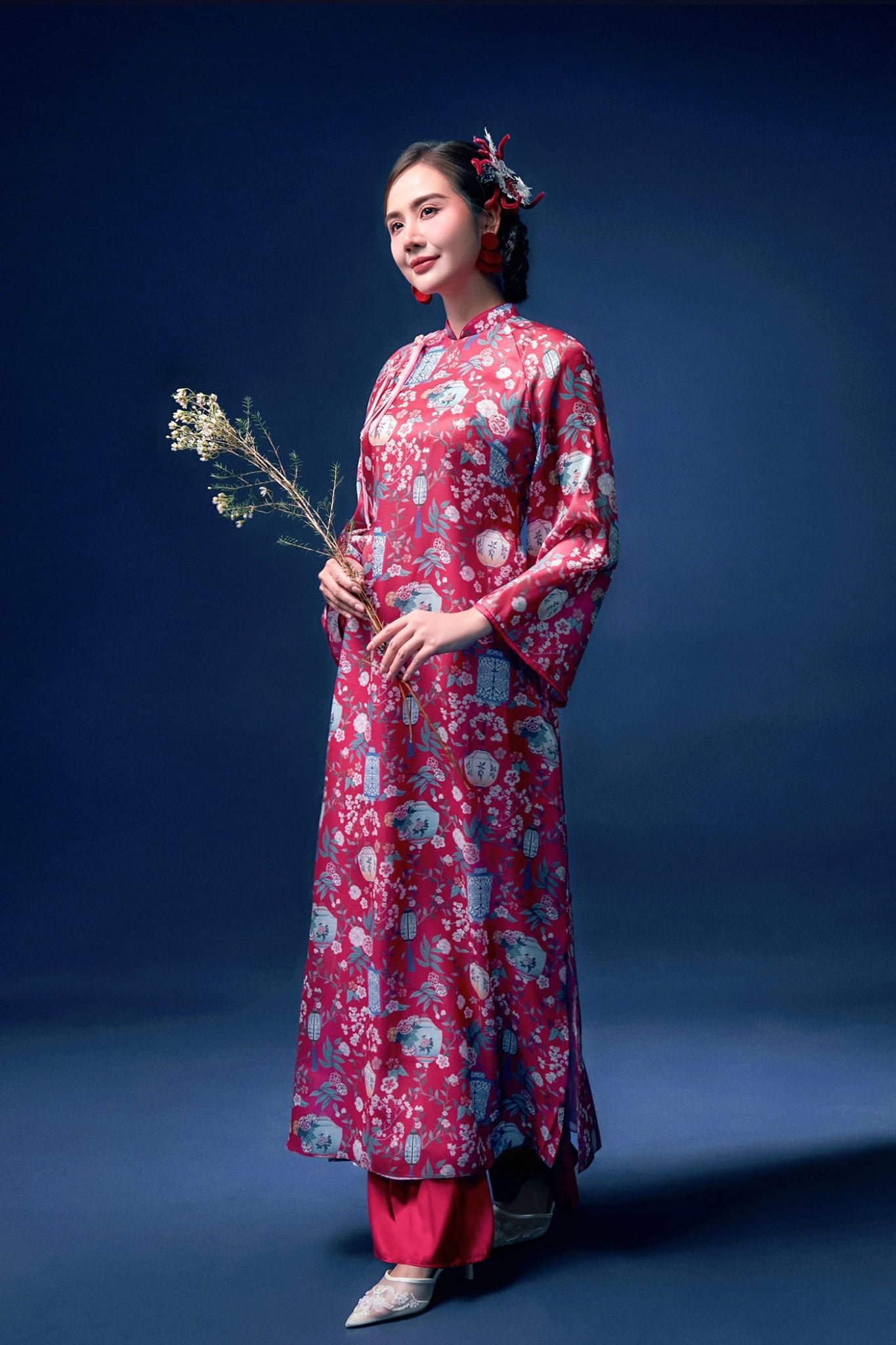  Cát Tường - Set áo dài tơ đèn lồng đỏ may mắn 