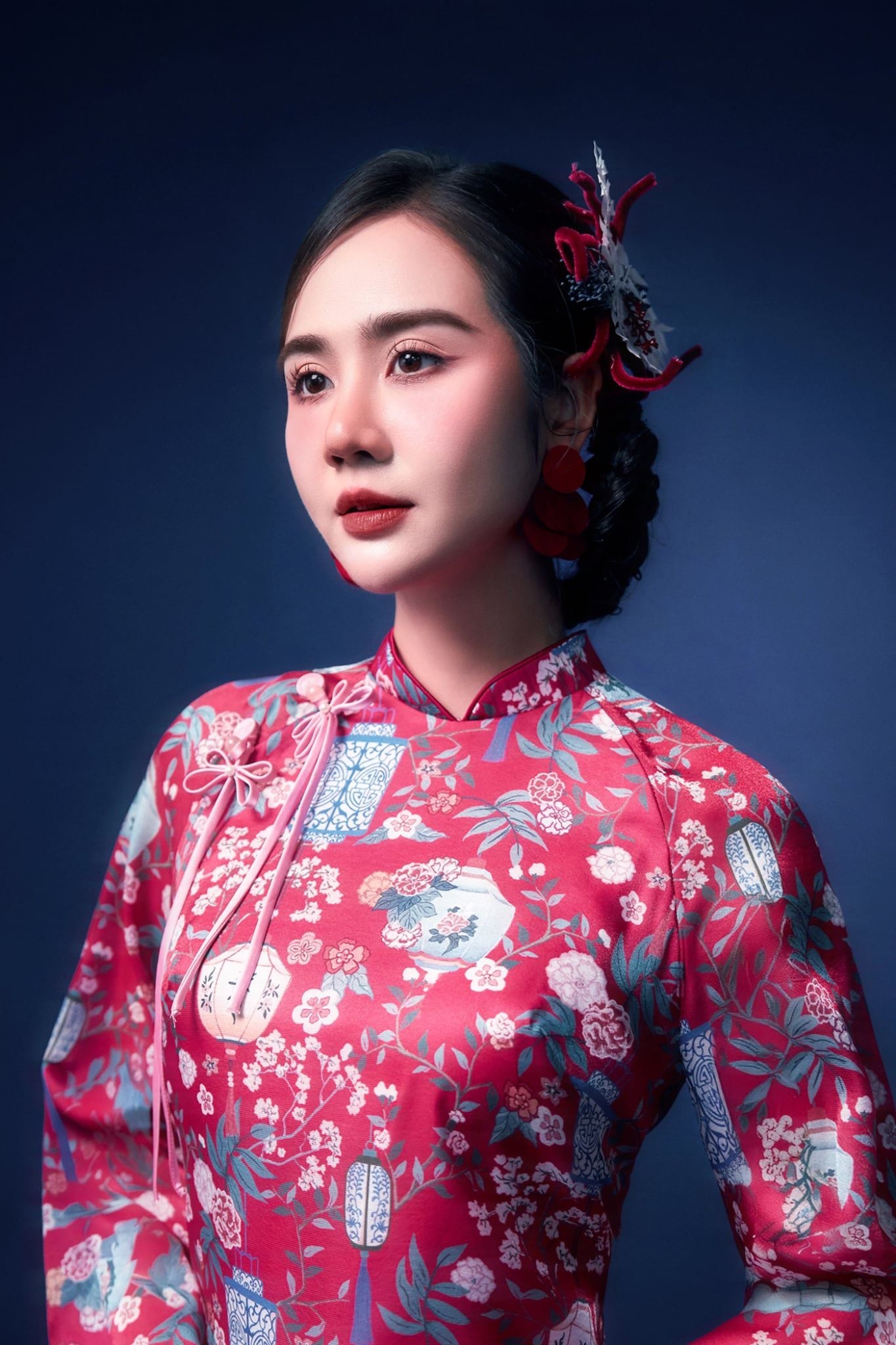  Cát Tường - Set áo dài tơ đèn lồng đỏ may mắn 