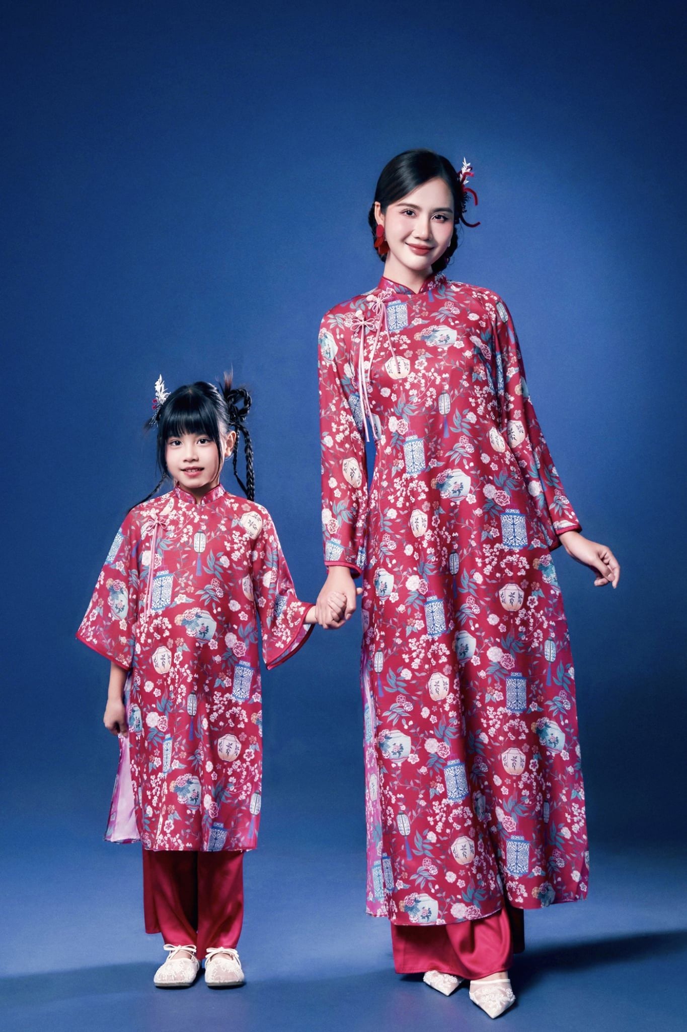  Cát Tường - Set áo dài tơ đèn lồng đỏ may mắn 