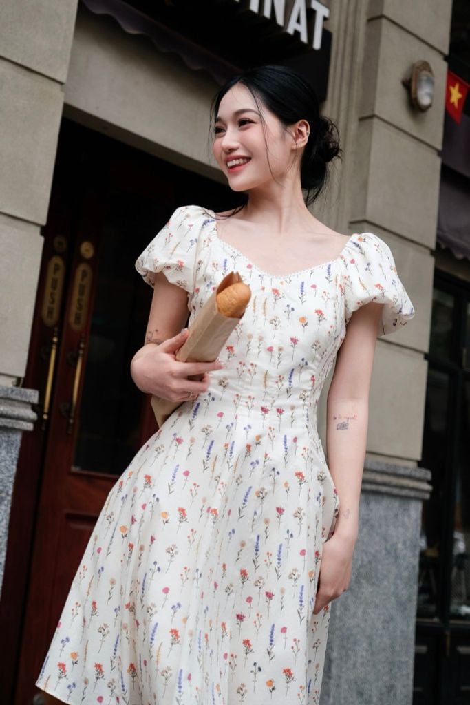 Đầm mini hoa cắt mảnh phối ren