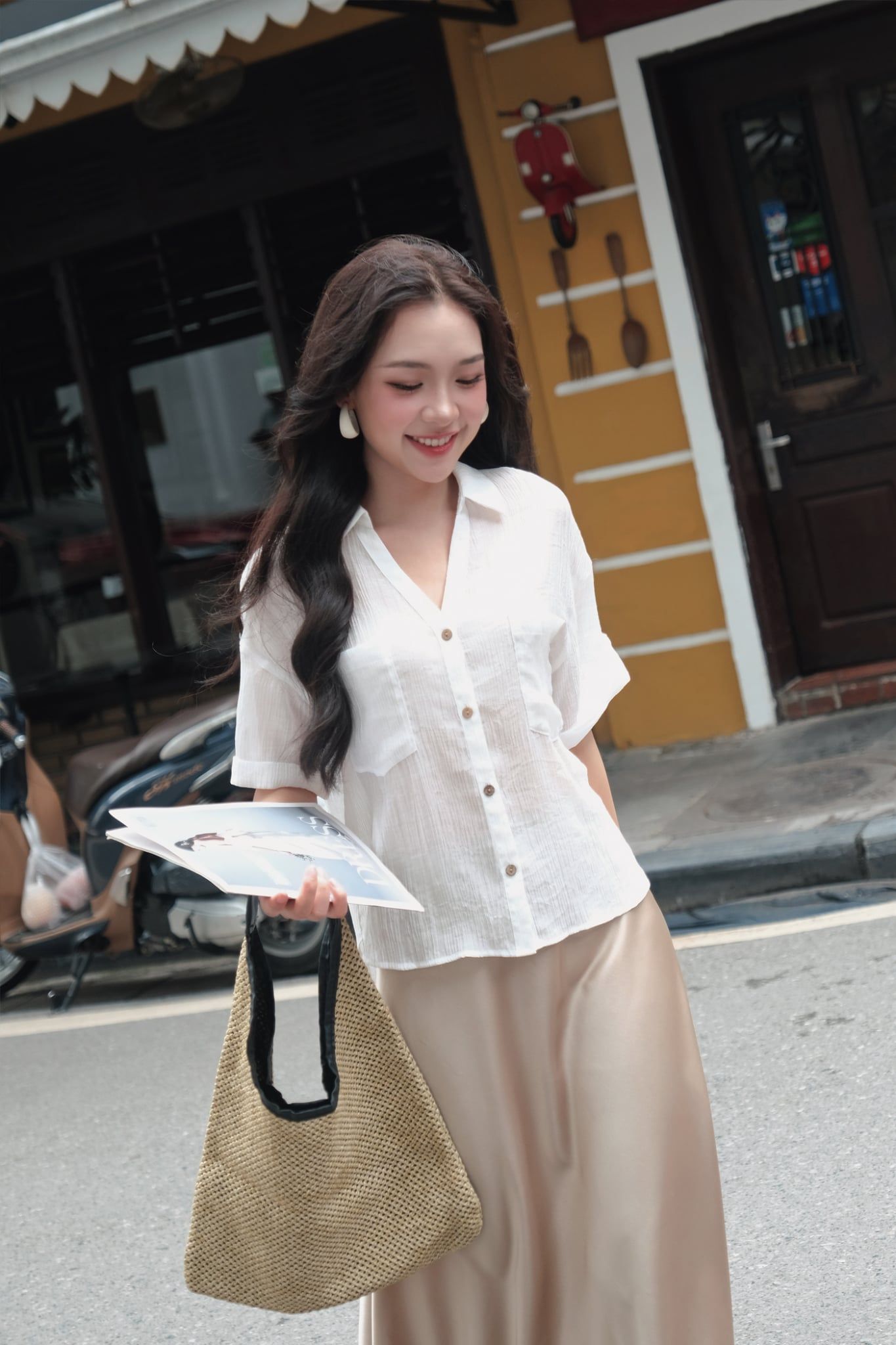  Sơ mi basic cổ V màu trắng 