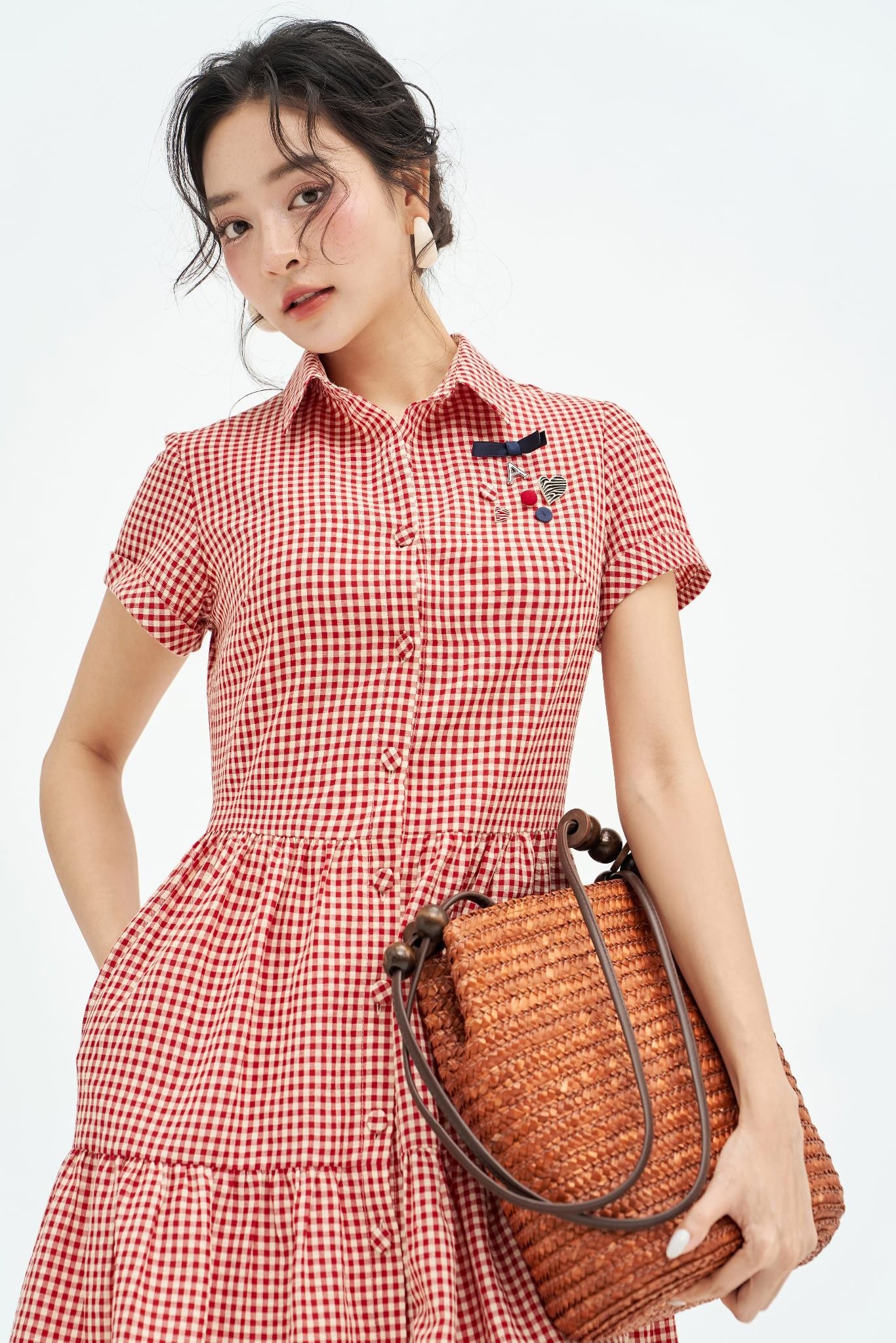  Đầm karo đỏ nối tầng đính charm 