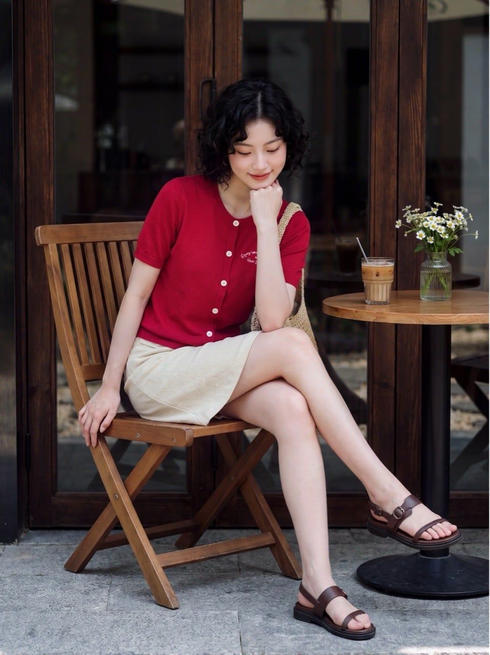  Áo thun dệt đỏ thêu ngực 