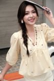  Áo peplum thô vàng kem thêu hoa cổ 
