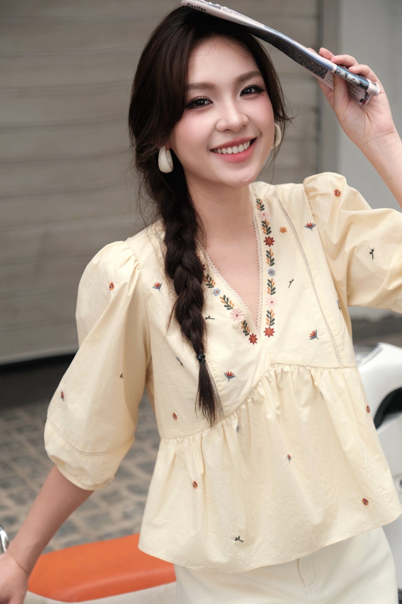  Áo peplum thô vàng kem thêu hoa cổ 