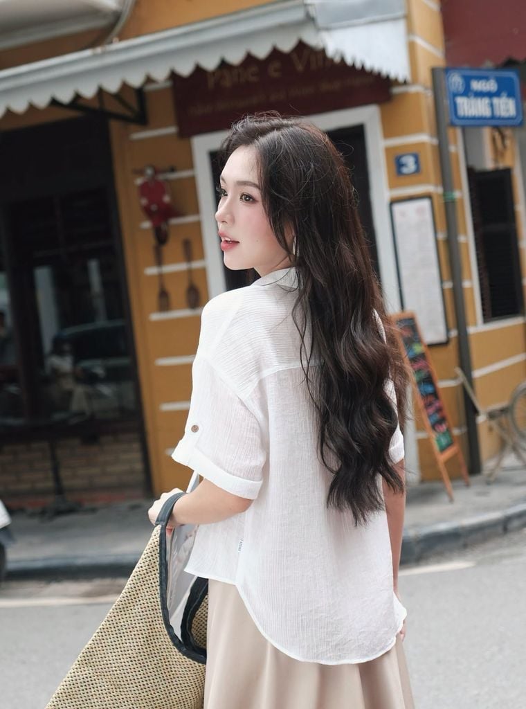 Sơ mi basic cổ V màu trắng