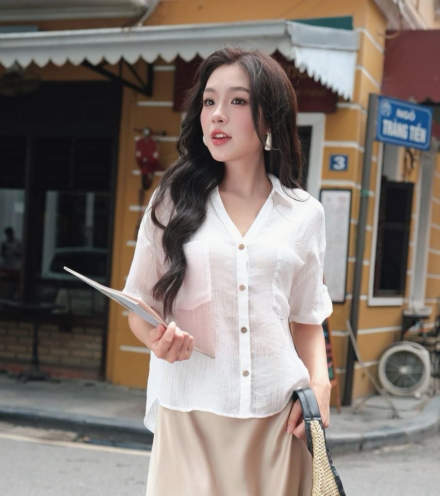 Sơ mi basic cổ V màu trắng