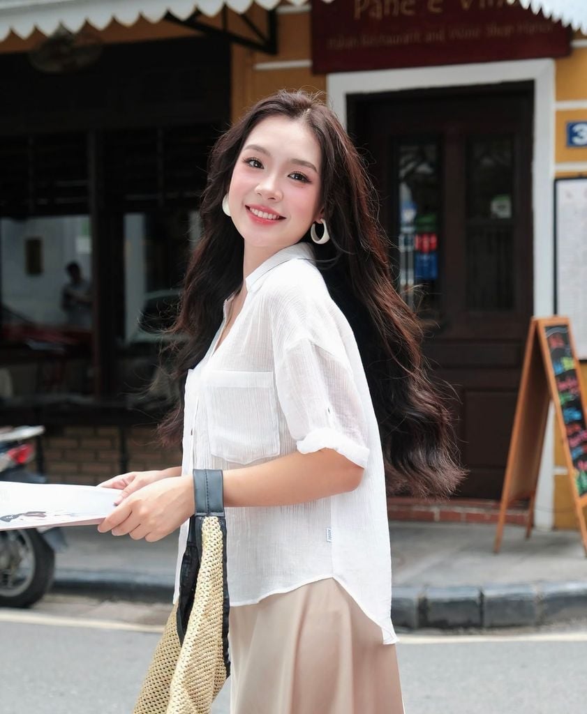 Sơ mi basic cổ V màu trắng