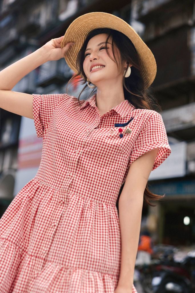Đầm karo đỏ nối tầng đính charm