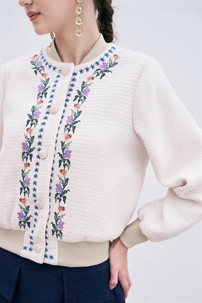 Áo bomber casual style tweed cream thêu hoa