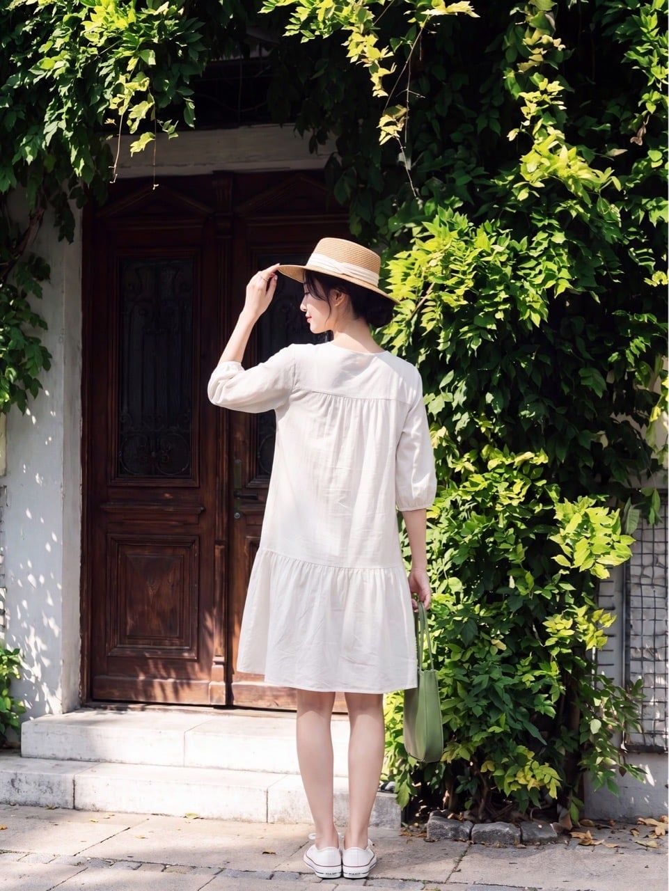  Đầm đuôi cá tunic trắng thêu thân trước 