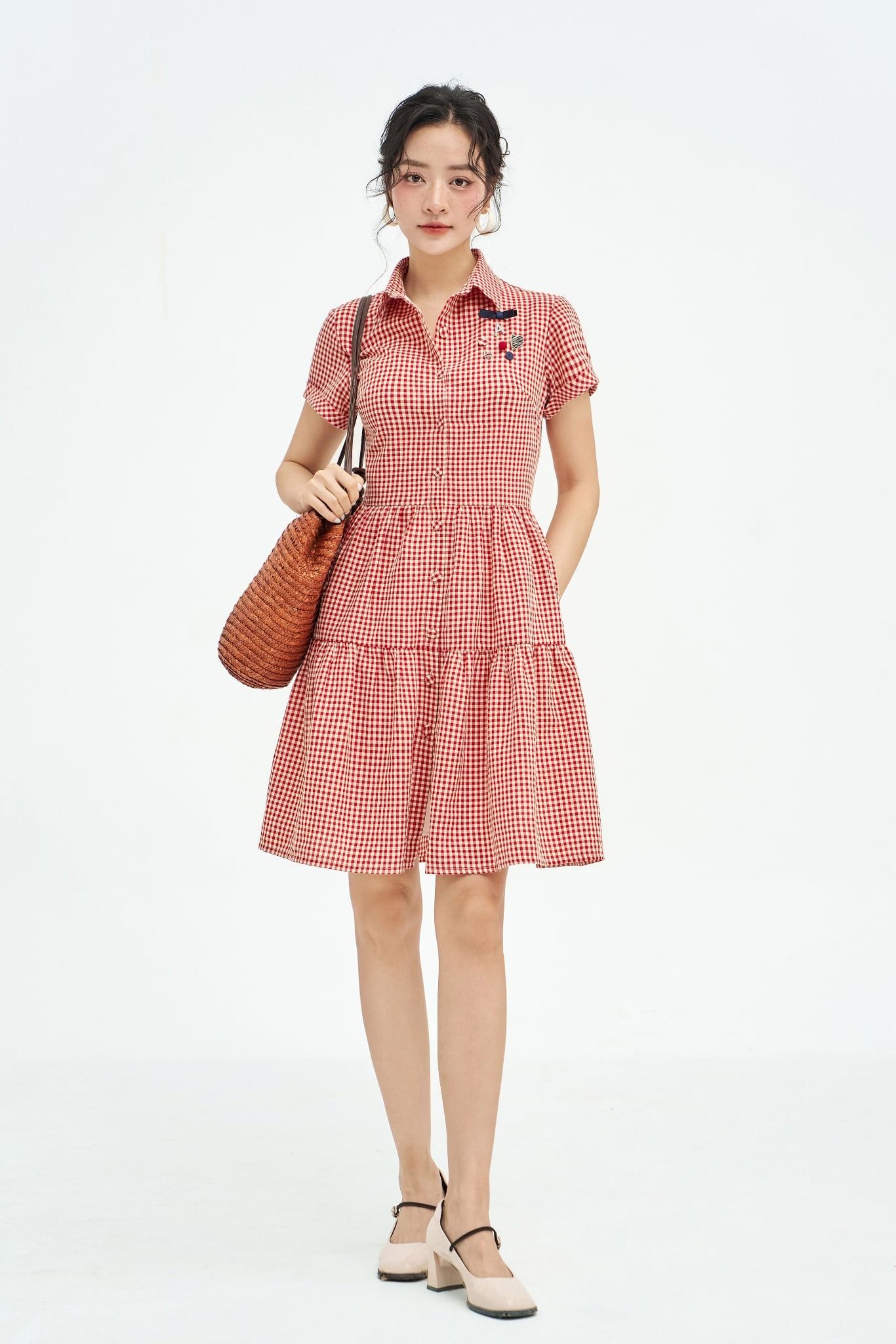  Đầm karo đỏ nối tầng đính charm 