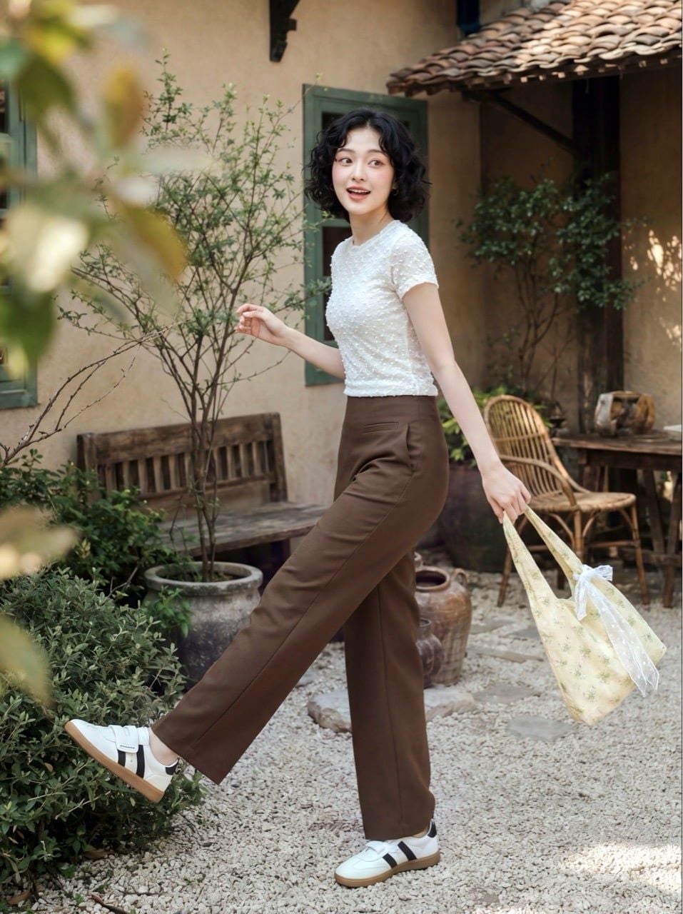  Áo thun basic hạt nổ màu kem 