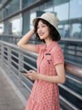  Đầm karo đỏ nối tầng đính charm 
