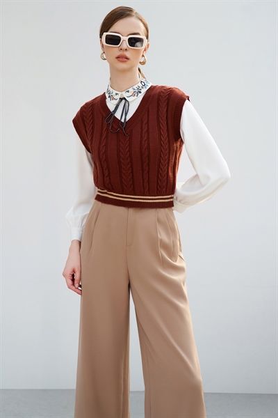 Áo len gile vặn thừng cam cháy phối be
