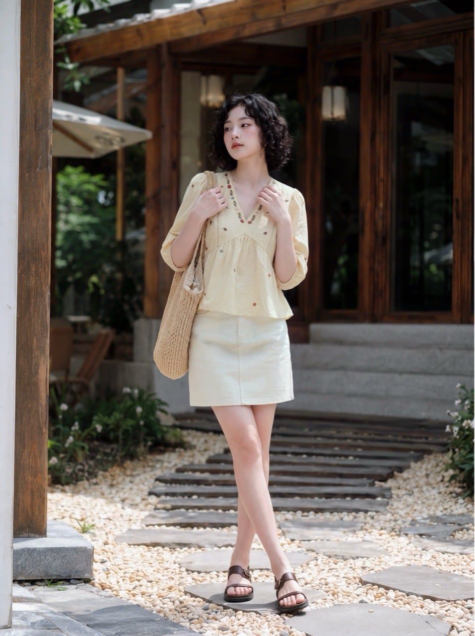  Áo peplum thô vàng kem thêu hoa cổ 