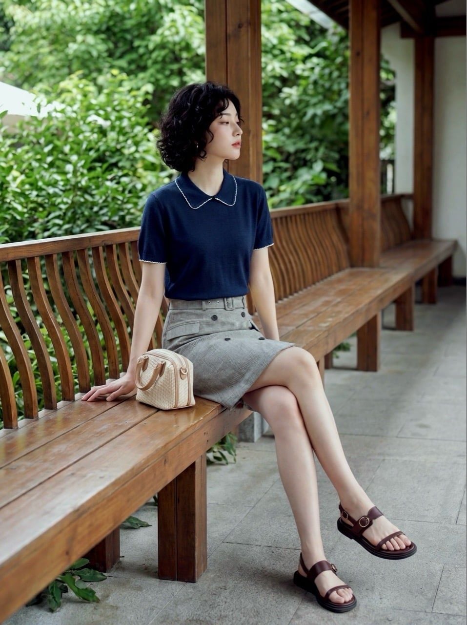  Áo Polo thun dệt màu navi phối diềm trang trí 