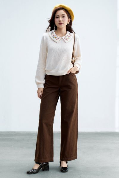 Áo len trắng thêu cổ