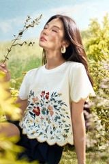  Áo top trắng thêu hoa rơi, bode tay 