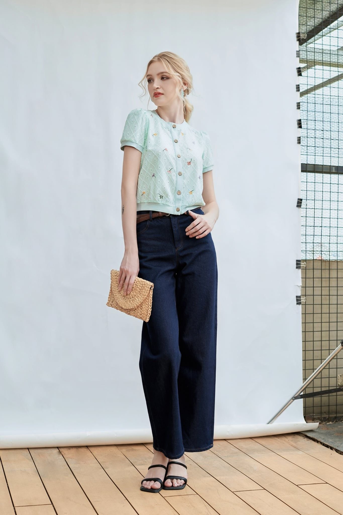  Quần jeans ống suông basic màu xanh chàm 