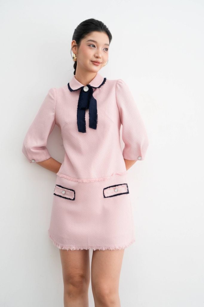 Đầm mini A tech hồng pastel cổ rua đính nơ
