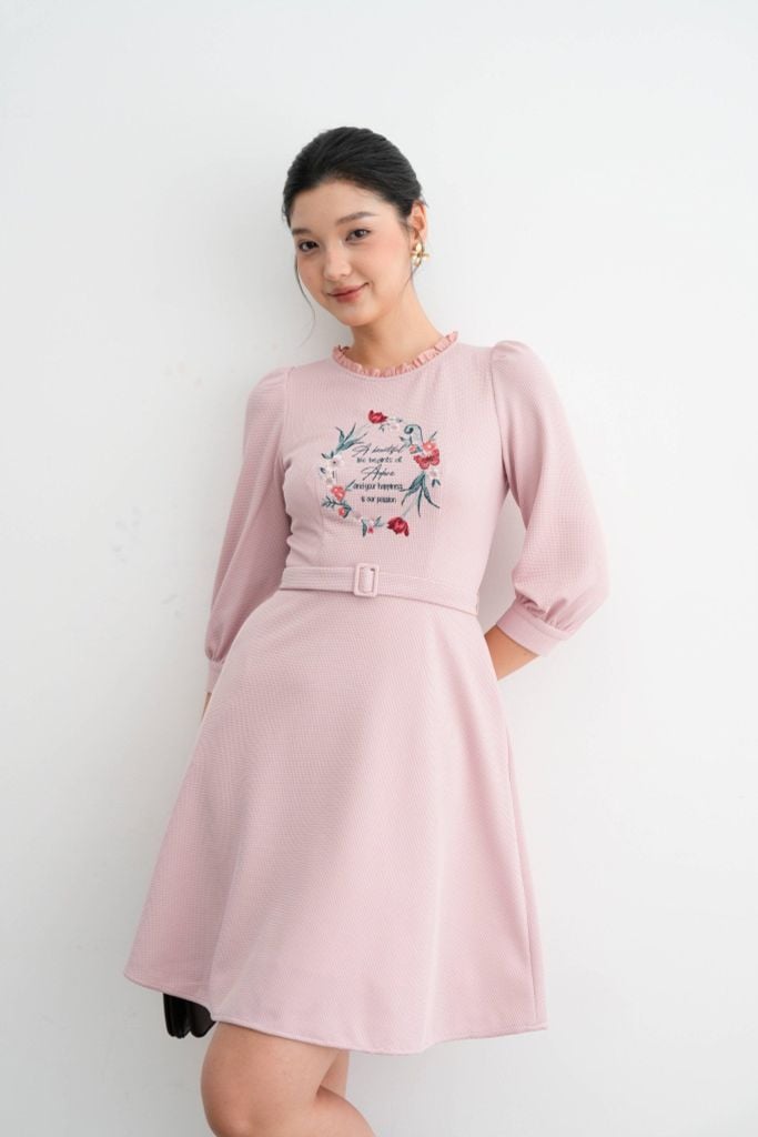 Đầm mini A xốp hồng kem thêu hoa fairy tale