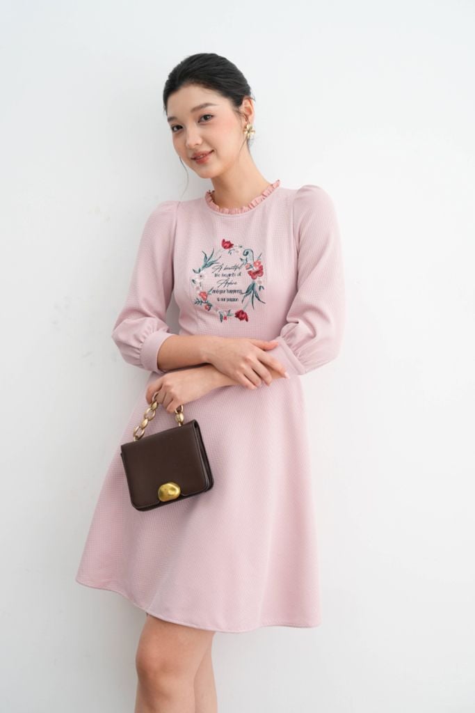 Đầm mini A xốp hồng kem thêu hoa fairy tale