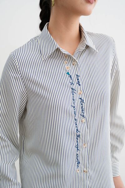 Sơ mi sọc navy thêu nẹp
