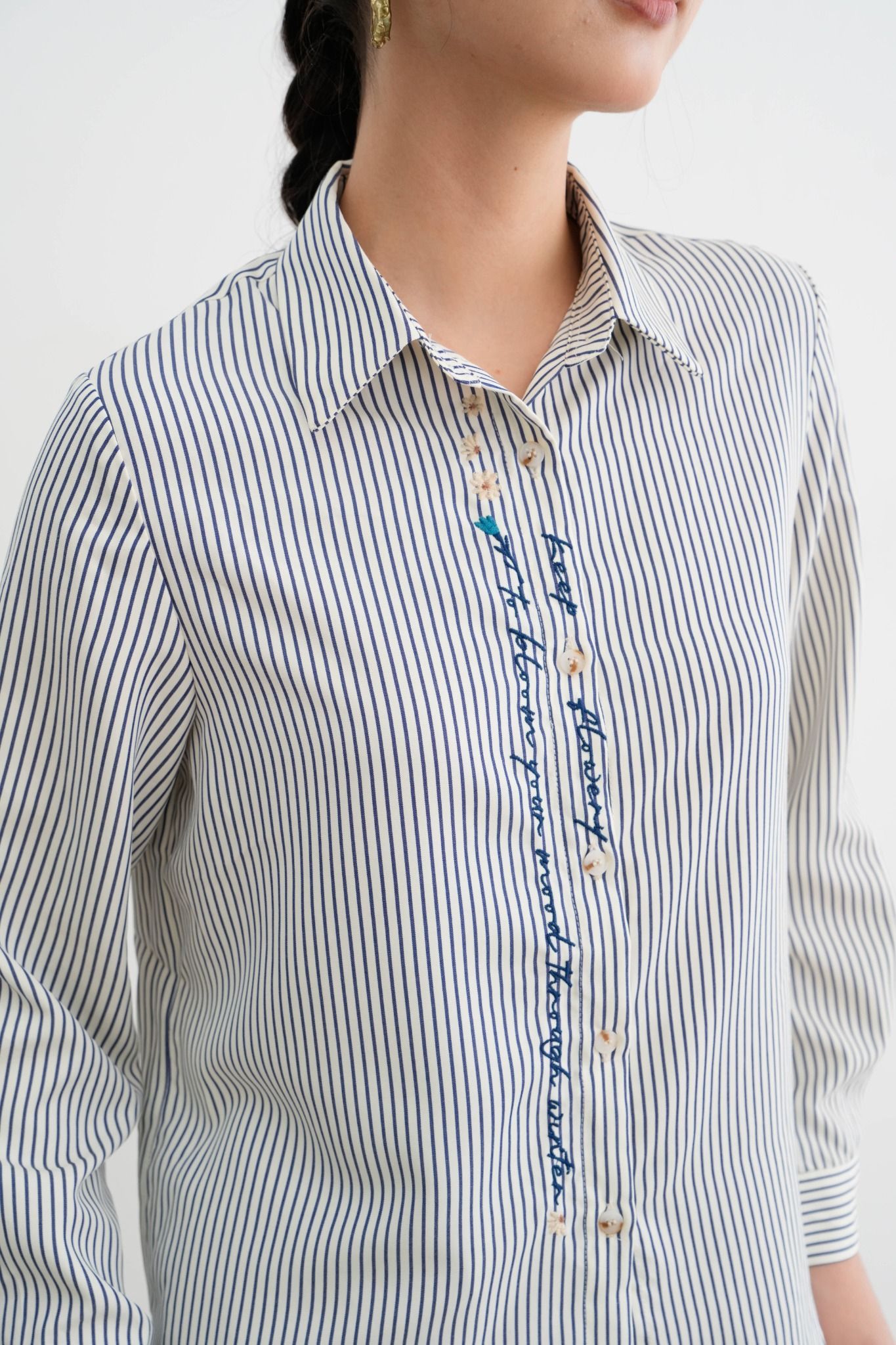 Sơ mi sọc navy thêu nẹp