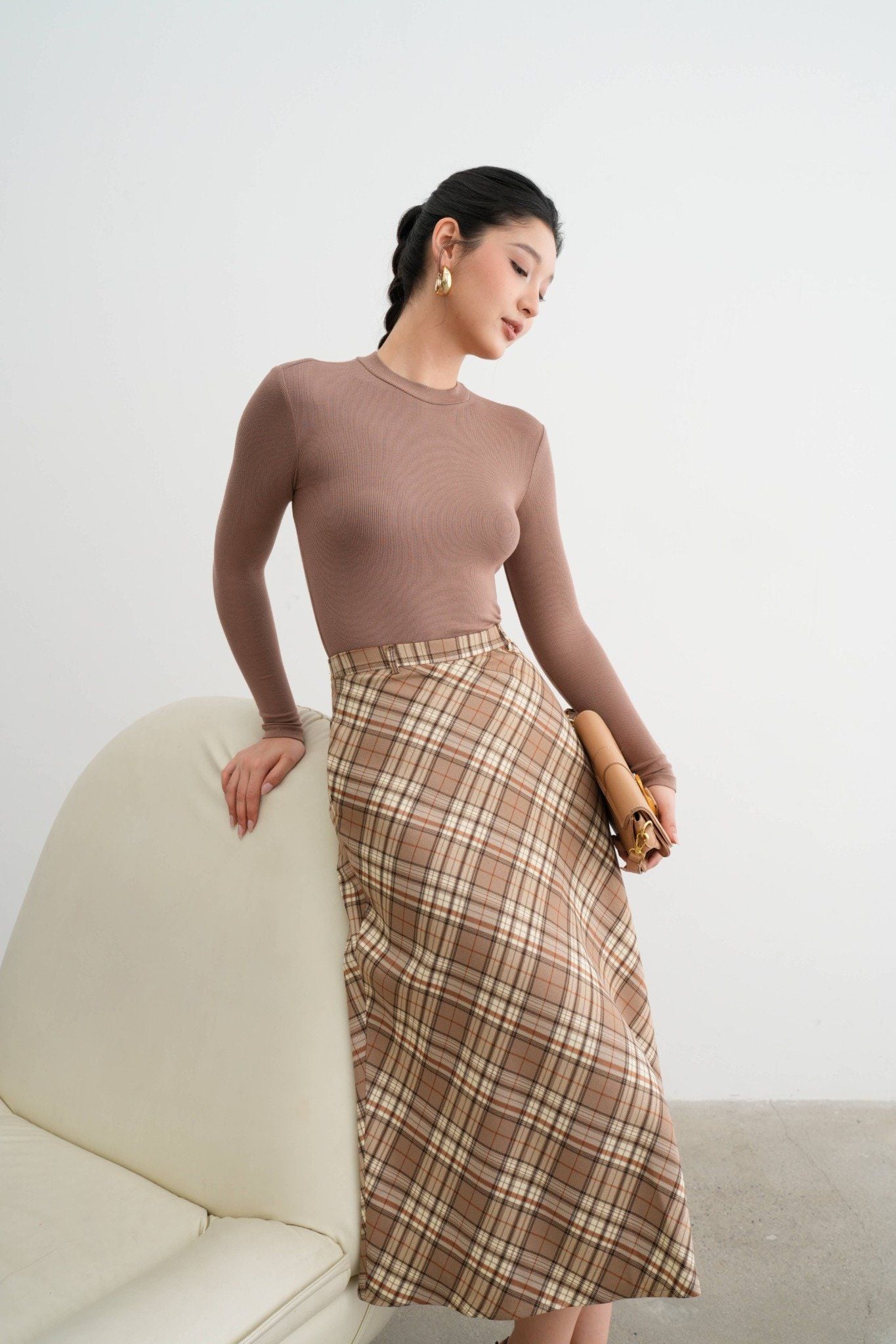 Chân váy xéo dạ mỏng karo nâu