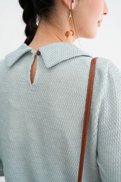 Áo len xanh mint thêu cổ