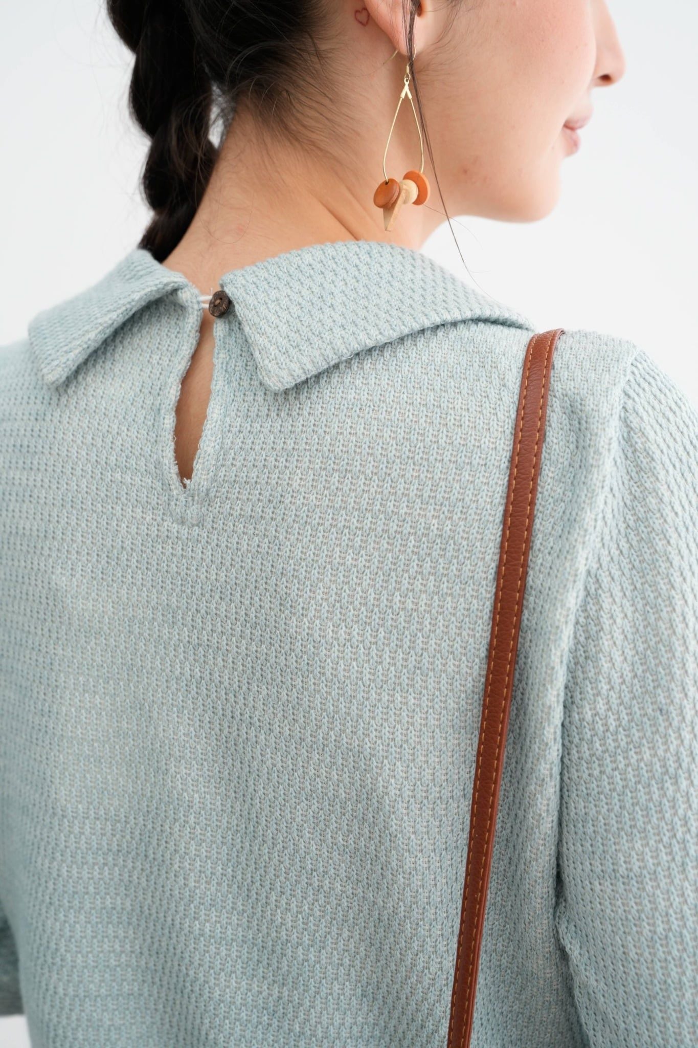 Áo len xanh mint thêu cổ