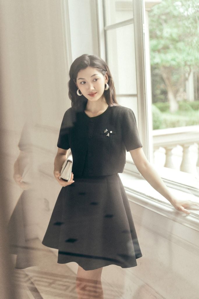 Áo khoác nhỏ mùa hè Đen đính charms