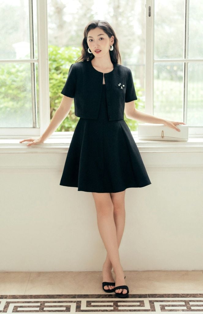 Áo khoác nhỏ mùa hè Đen đính charms