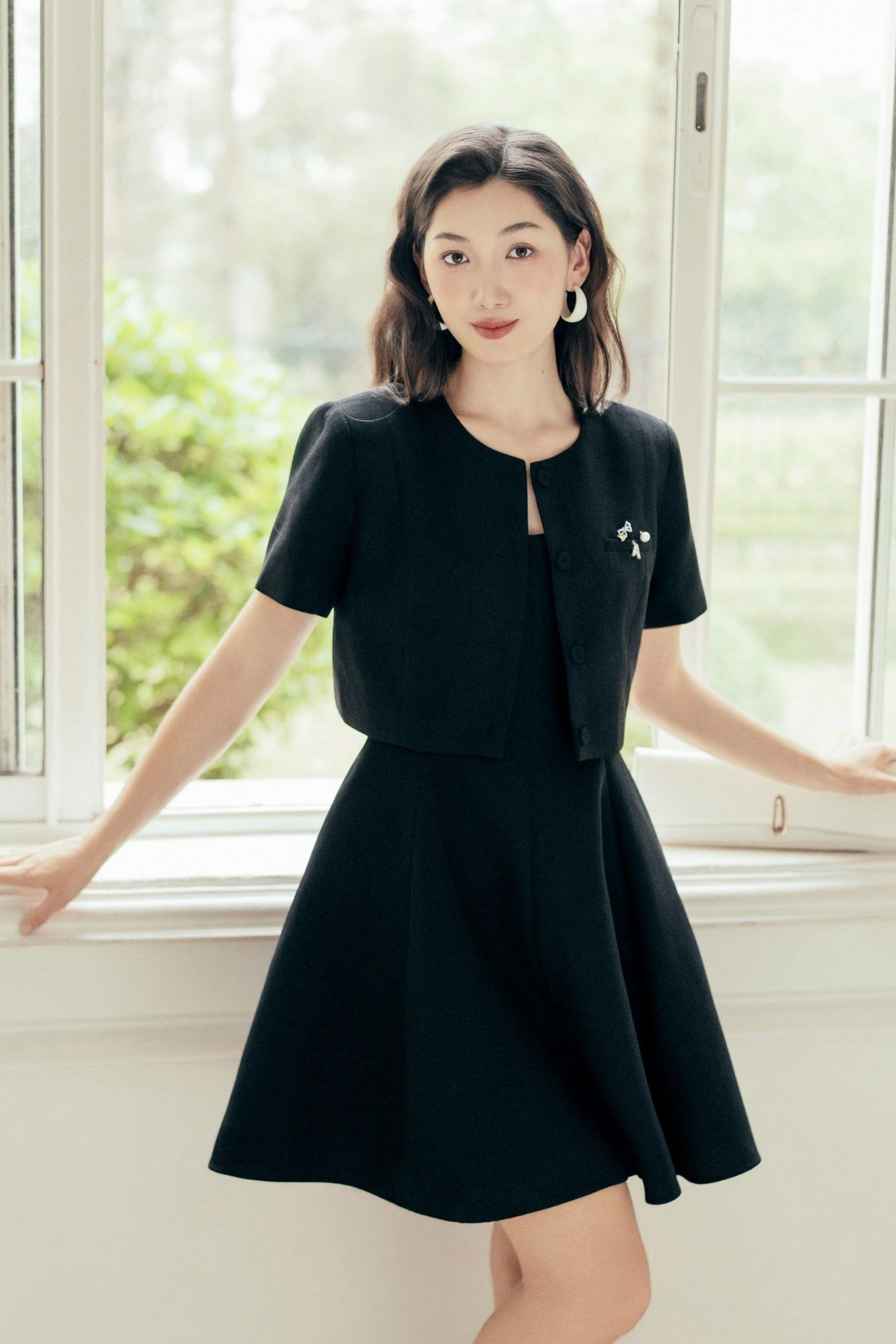 Áo khoác nhỏ mùa hè Đen đính charms