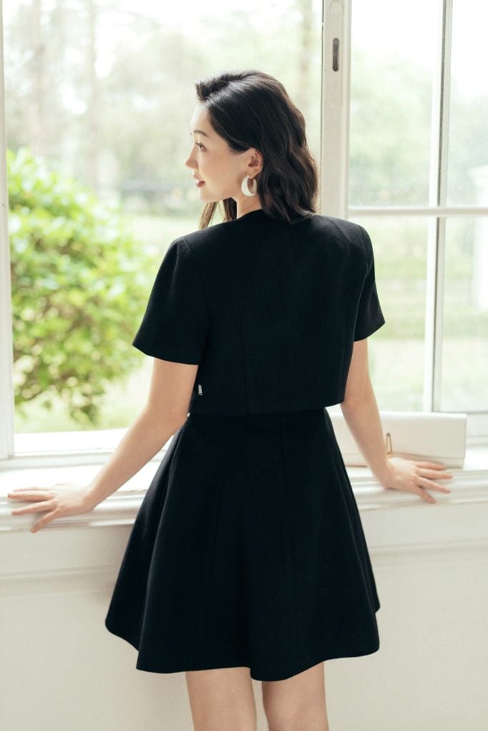 Áo khoác nhỏ mùa hè Đen đính charms