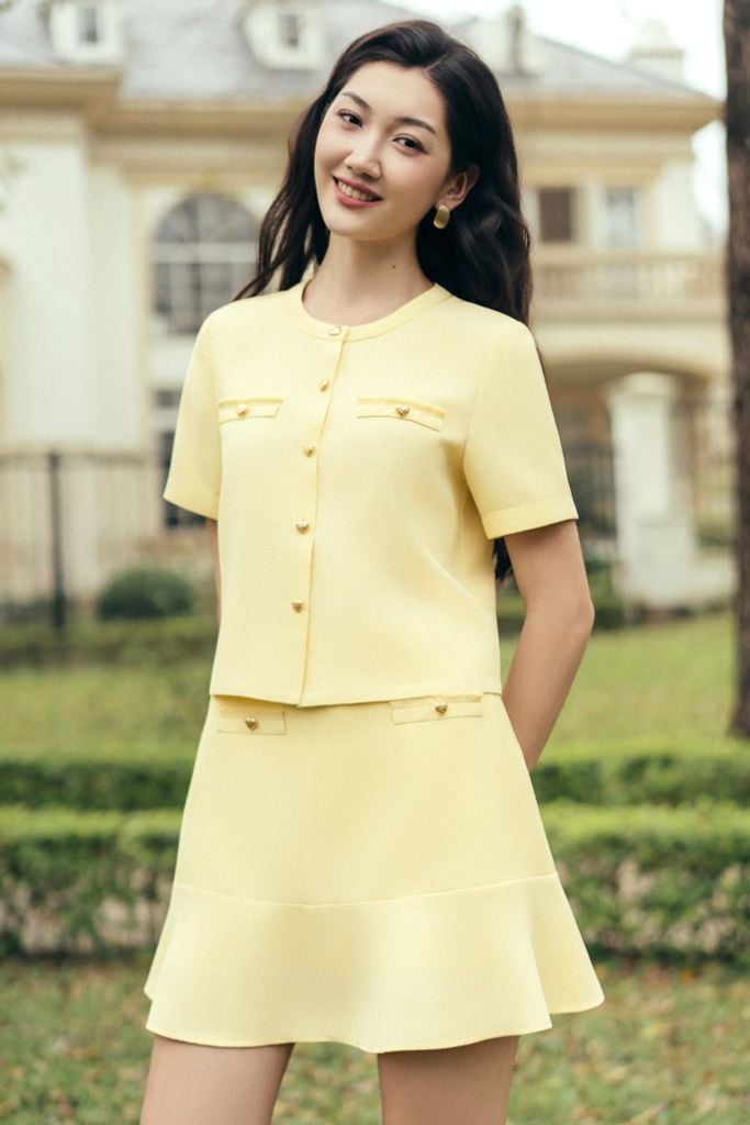 Chân váy mini xoè vàng kem