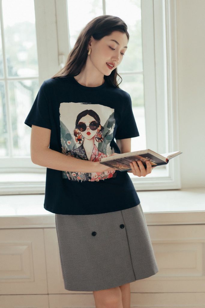 Áo T-shirt navy in Nàng A Mị