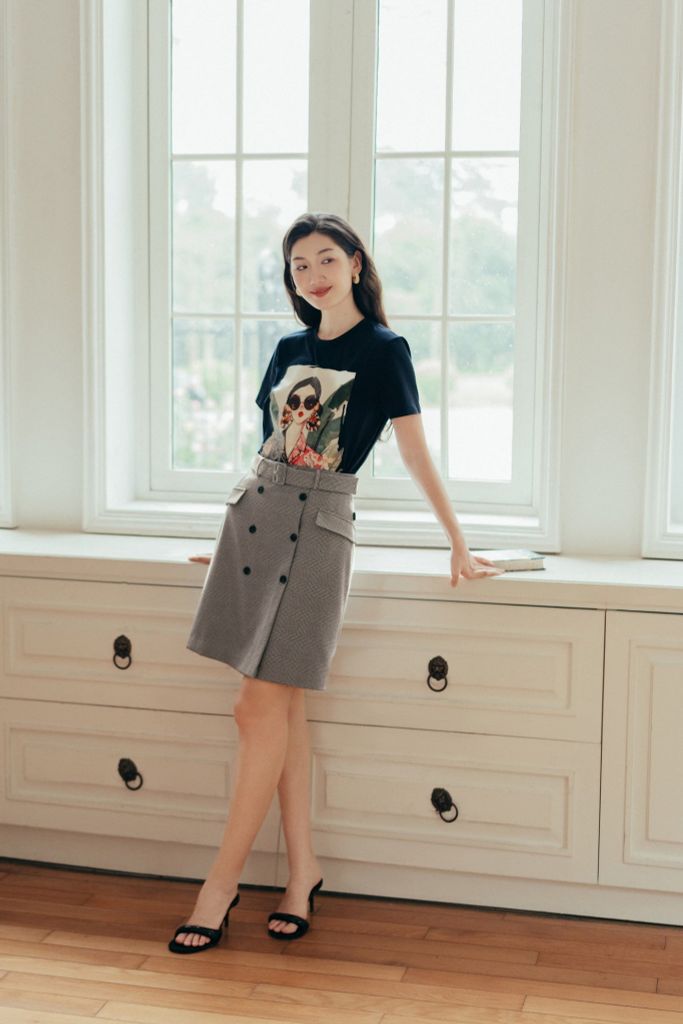 Áo T-shirt navy in Nàng A Mị