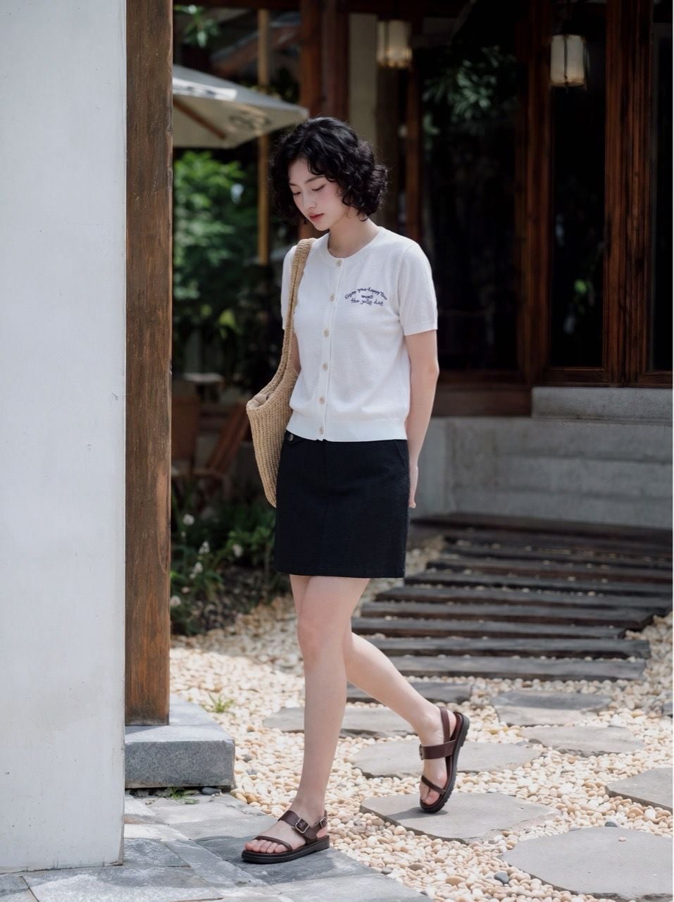  Áo thun dệt trắng thêu ngực 