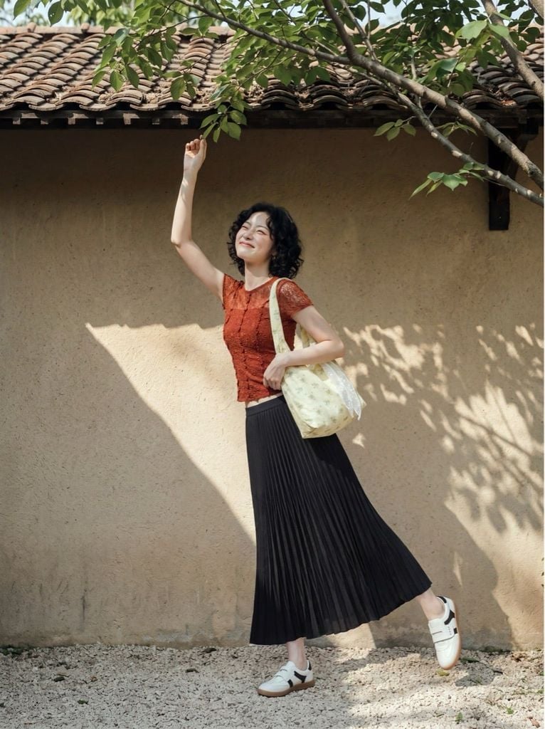 Áo thun ren can mảnh màu cam
