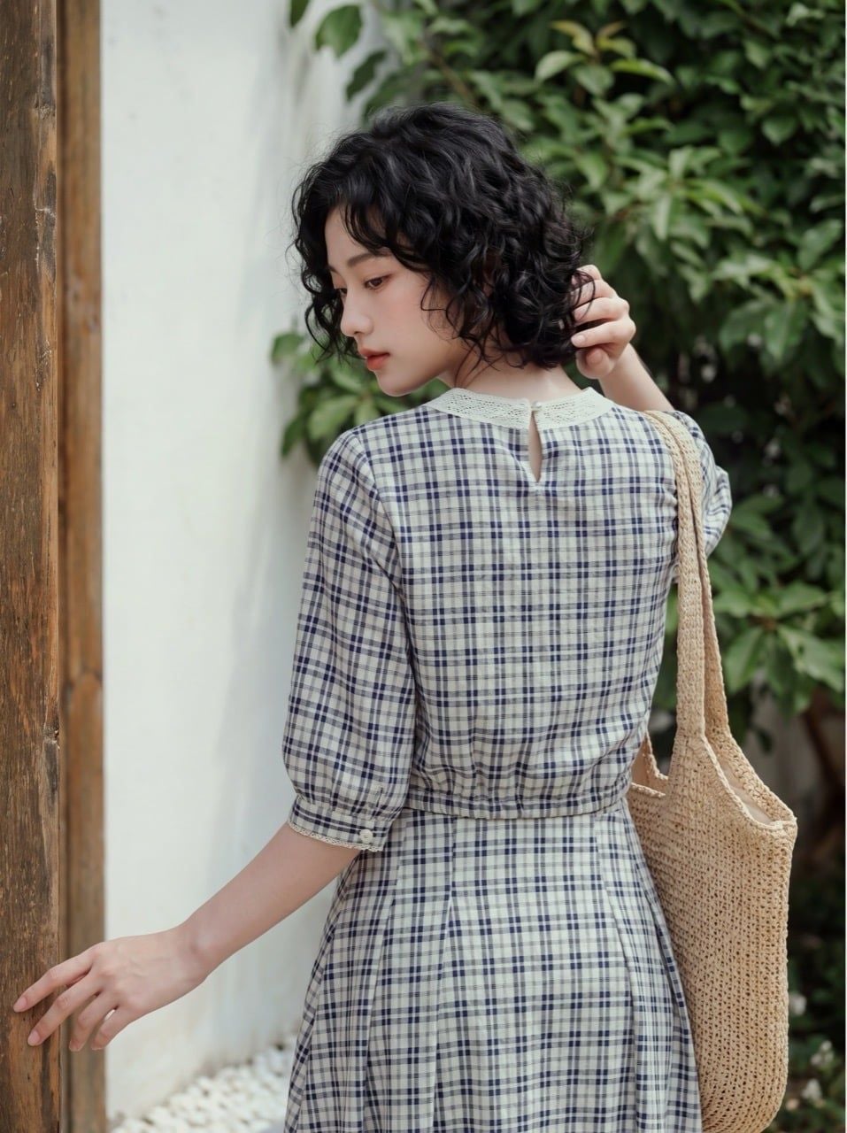  Top karo navi phối ren thêu hoa rơi 