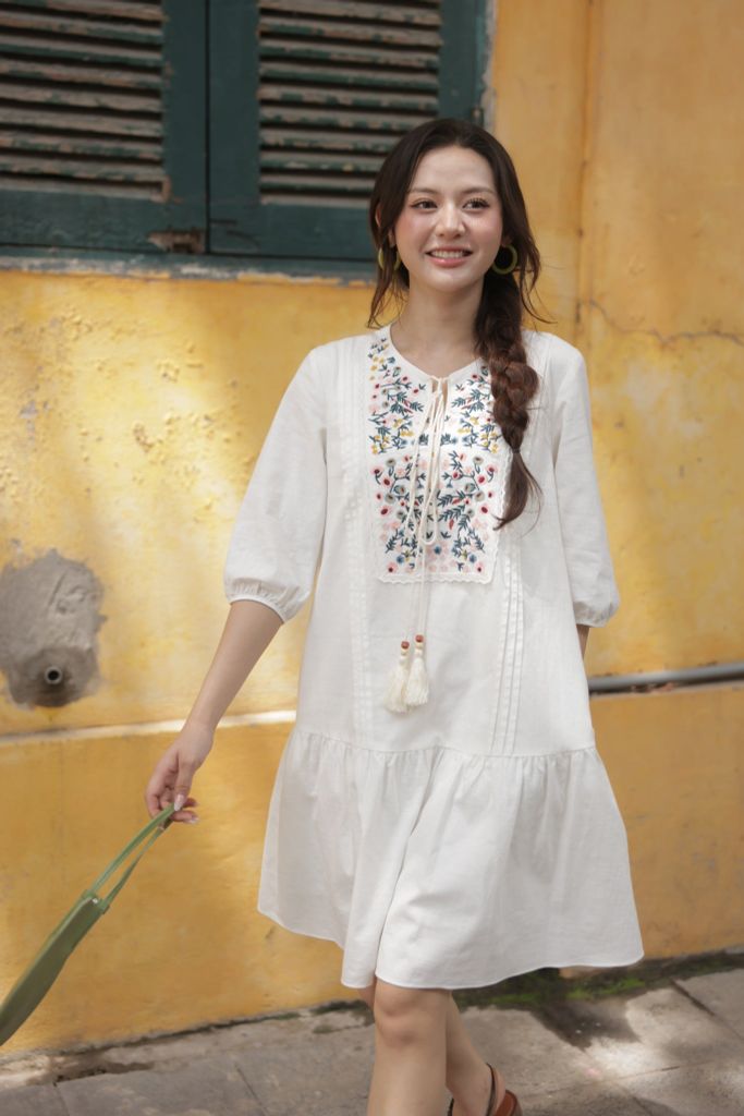 Đầm đuôi cá tunic trắng thêu thân trước