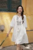  Đầm đuôi cá tunic trắng thêu thân trước 
