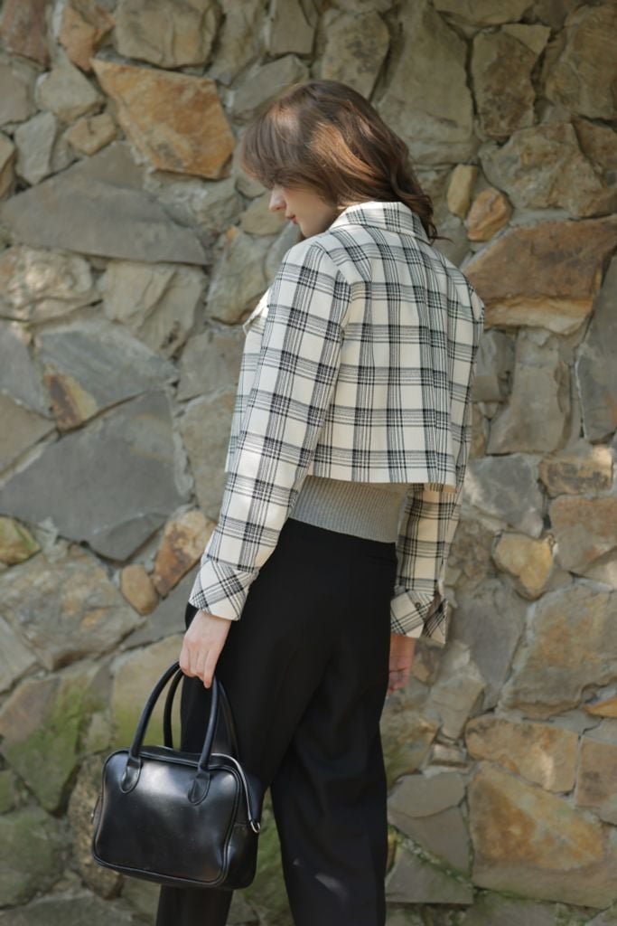 Jacket ngắn dạ karo trắng