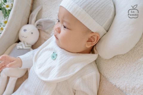  Yếm sơ sinh La Pomme vui đùa cùng gấu nhỏ 