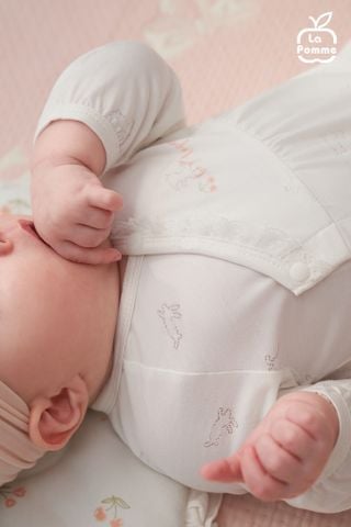 Bộ dài tay cúc lệch La Pomme dệt họa tiết thỏ trắng vân chìm 