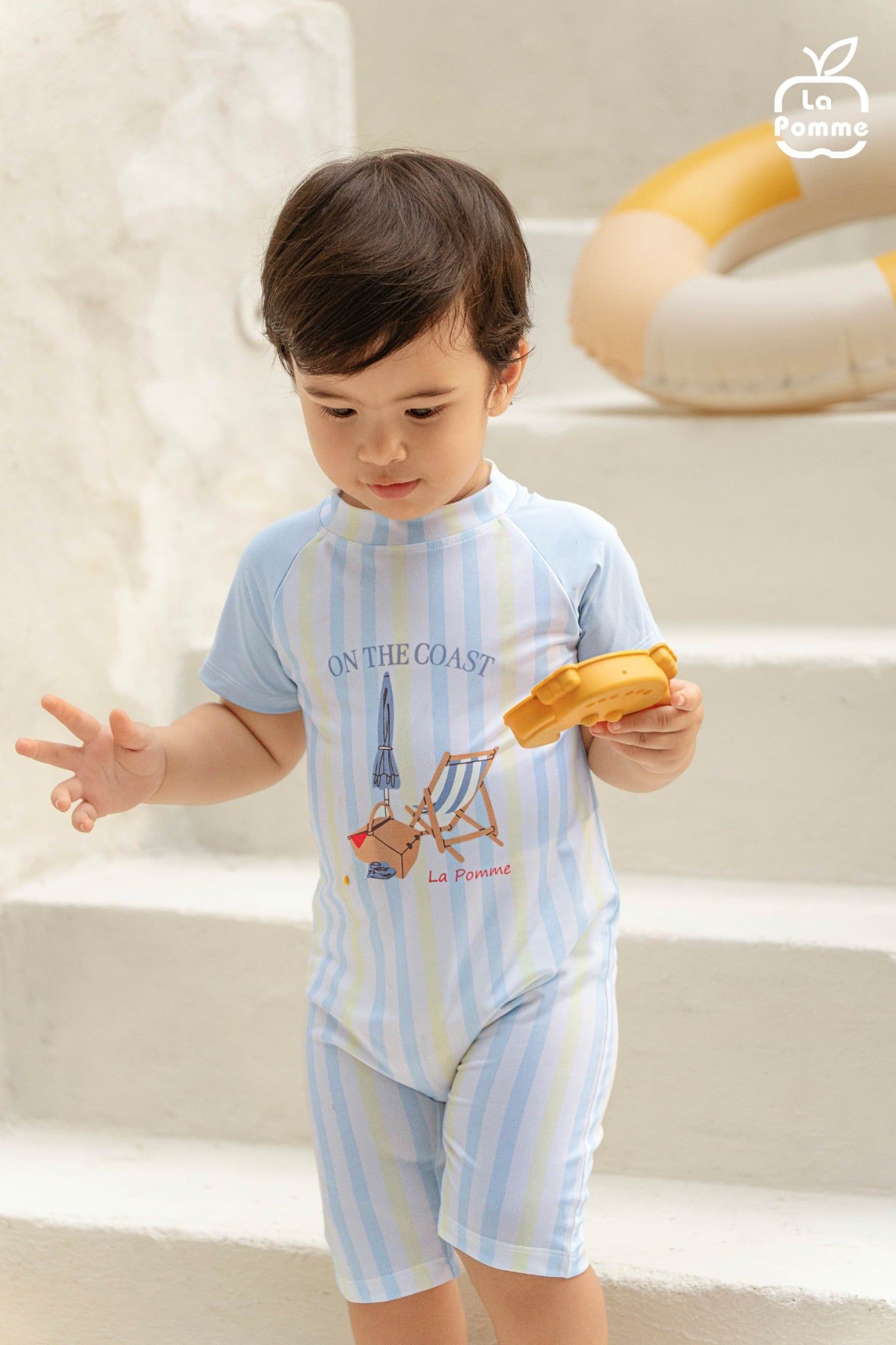  Bộ bơi liền thân La Pomme họa tiết kẻ bên bờ biển 