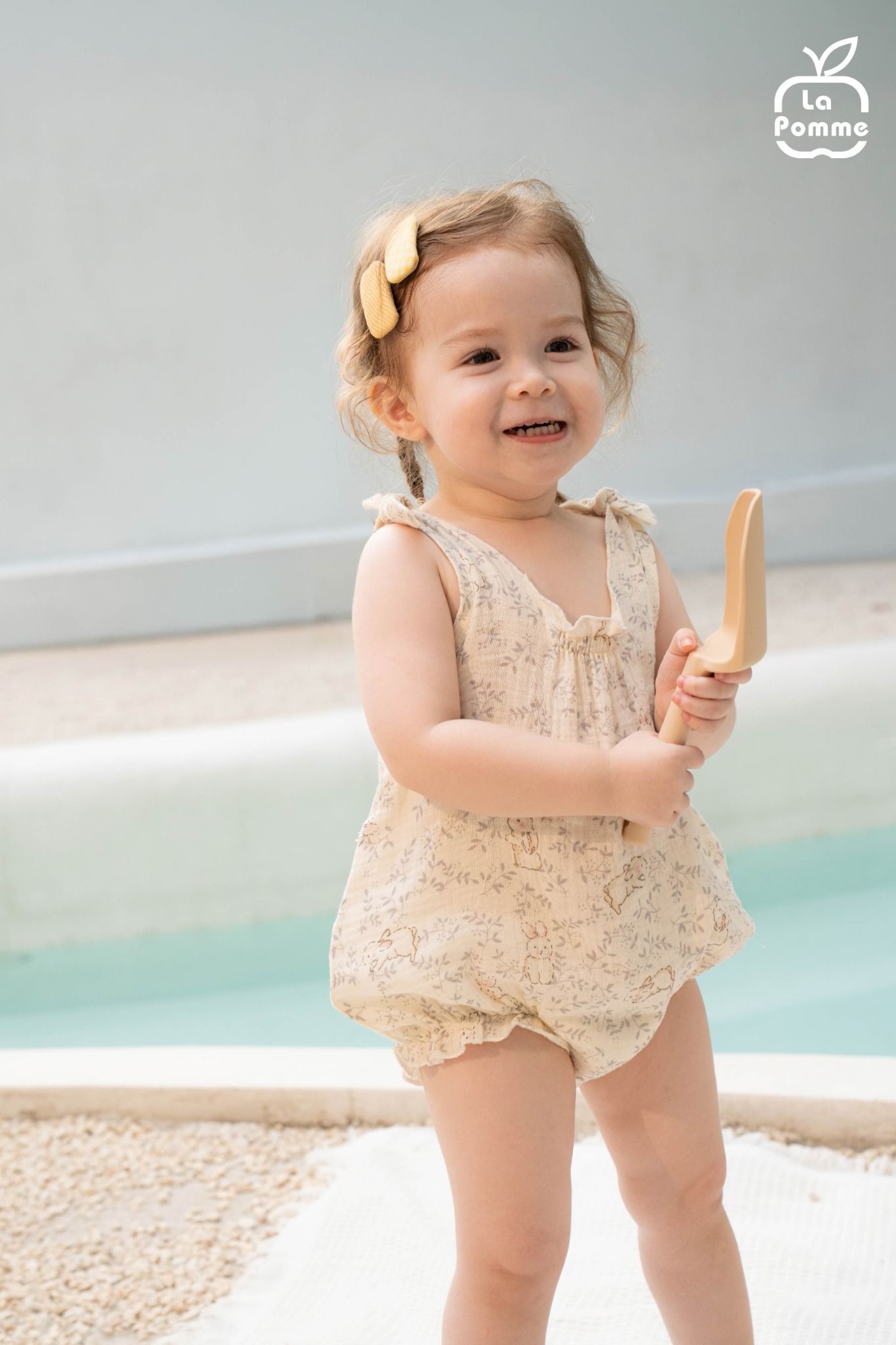  Body sát nách La Pomme họa tiết vườn cổ tích của thỏ con 